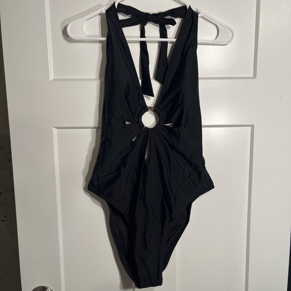 NWT Cupshe plunging halter one-piece swimsuit O-ring Center Black Large